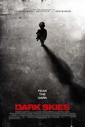 Donkere Geheimen en Buitenaardse Dreiging in Dark Skies (2013)