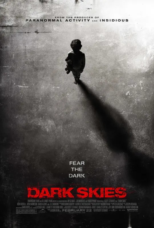 Donkere Geheimen en Buitenaardse Dreiging in Dark Skies (2013)